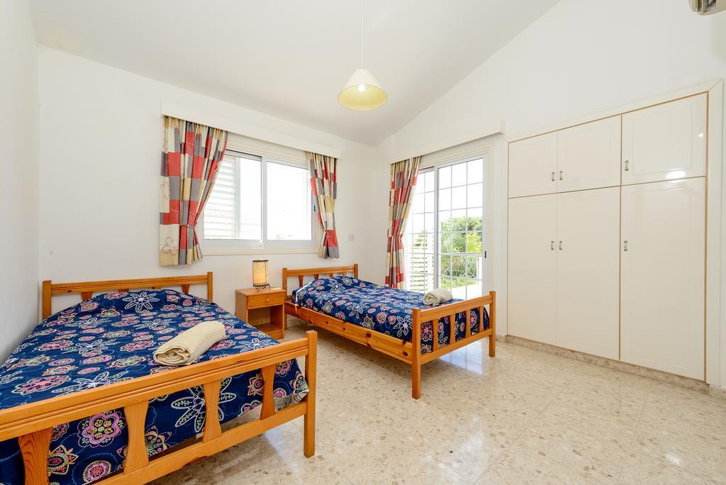 Merab Center Villas Agia Napa Zimmer foto