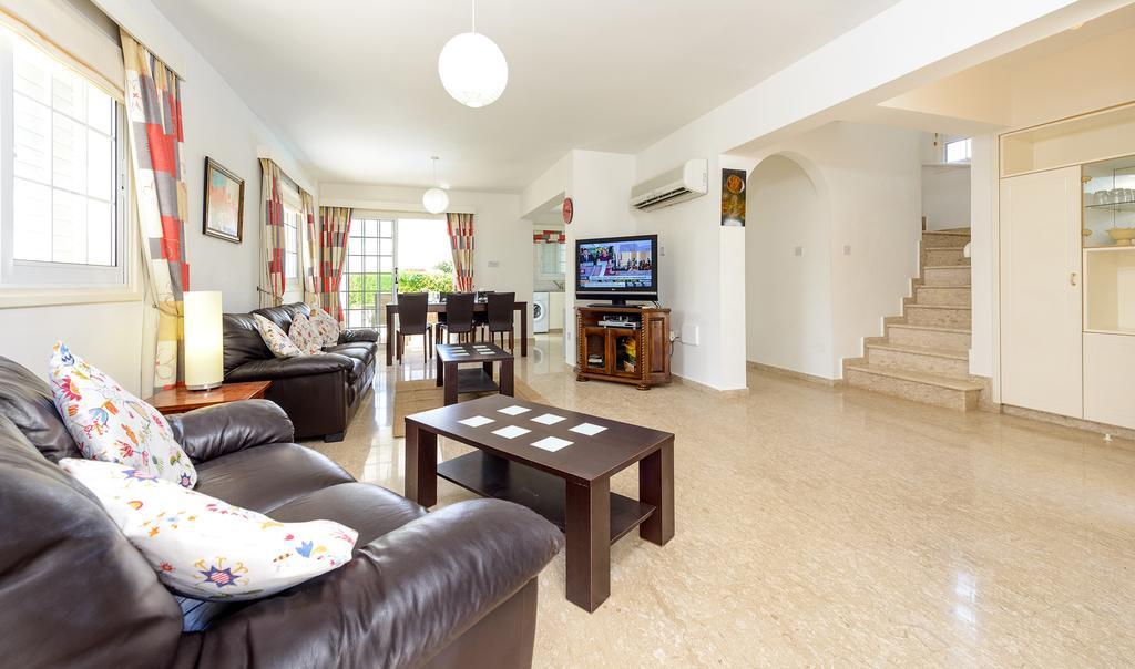 Merab Center Villas Agia Napa Zimmer foto